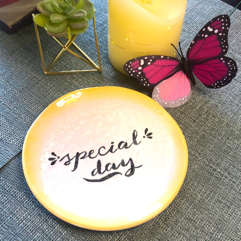 ⭐️⭐️3/$35 Cute “Special Day” Small Plate⭐️⭐️